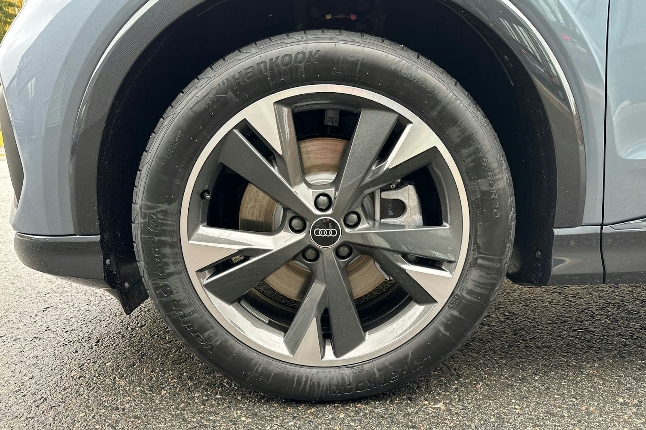 met. sininen Audi Q4 e-tron 2026 kuva 9.