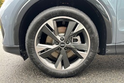 met. sininen Audi Q4 e-tron 2026 kuva 9.
