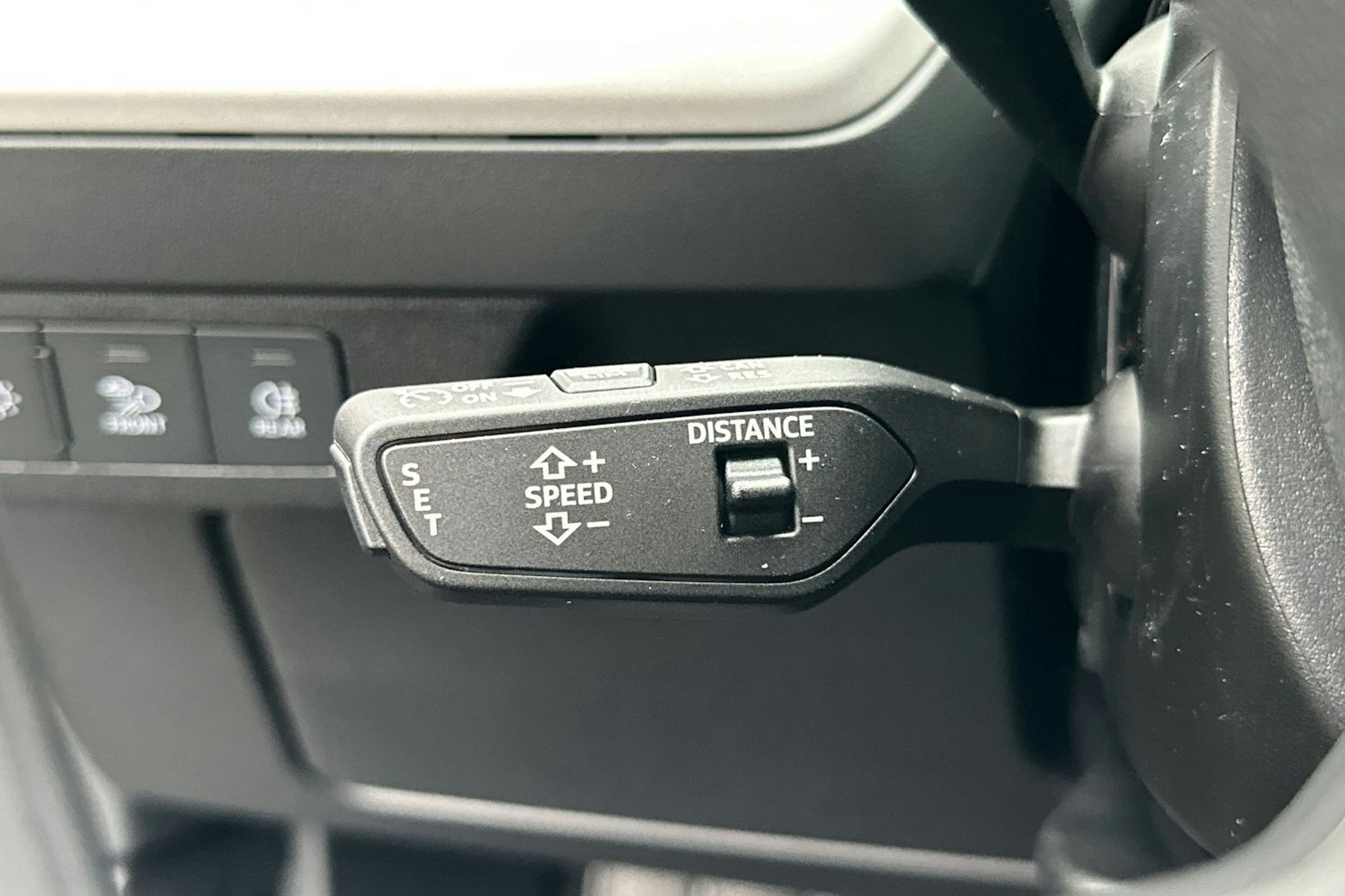 met. sininen Audi Q4 e-tron 2026 kuva 16.