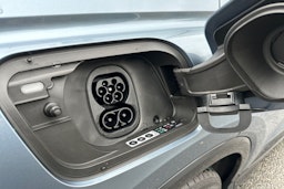 met. sininen Audi Q4 e-tron 2026 kuva 17.