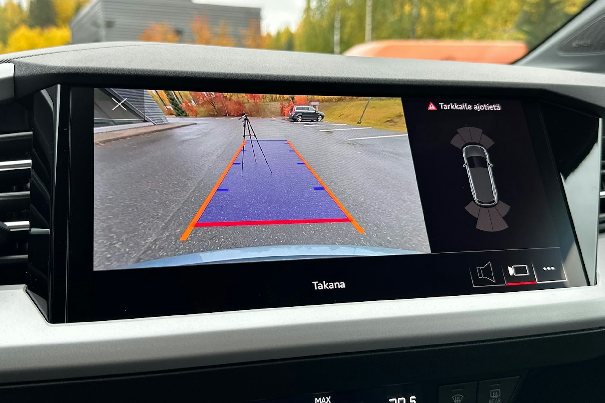 met. sininen Audi Q4 e-tron 2026 kuva 22.
