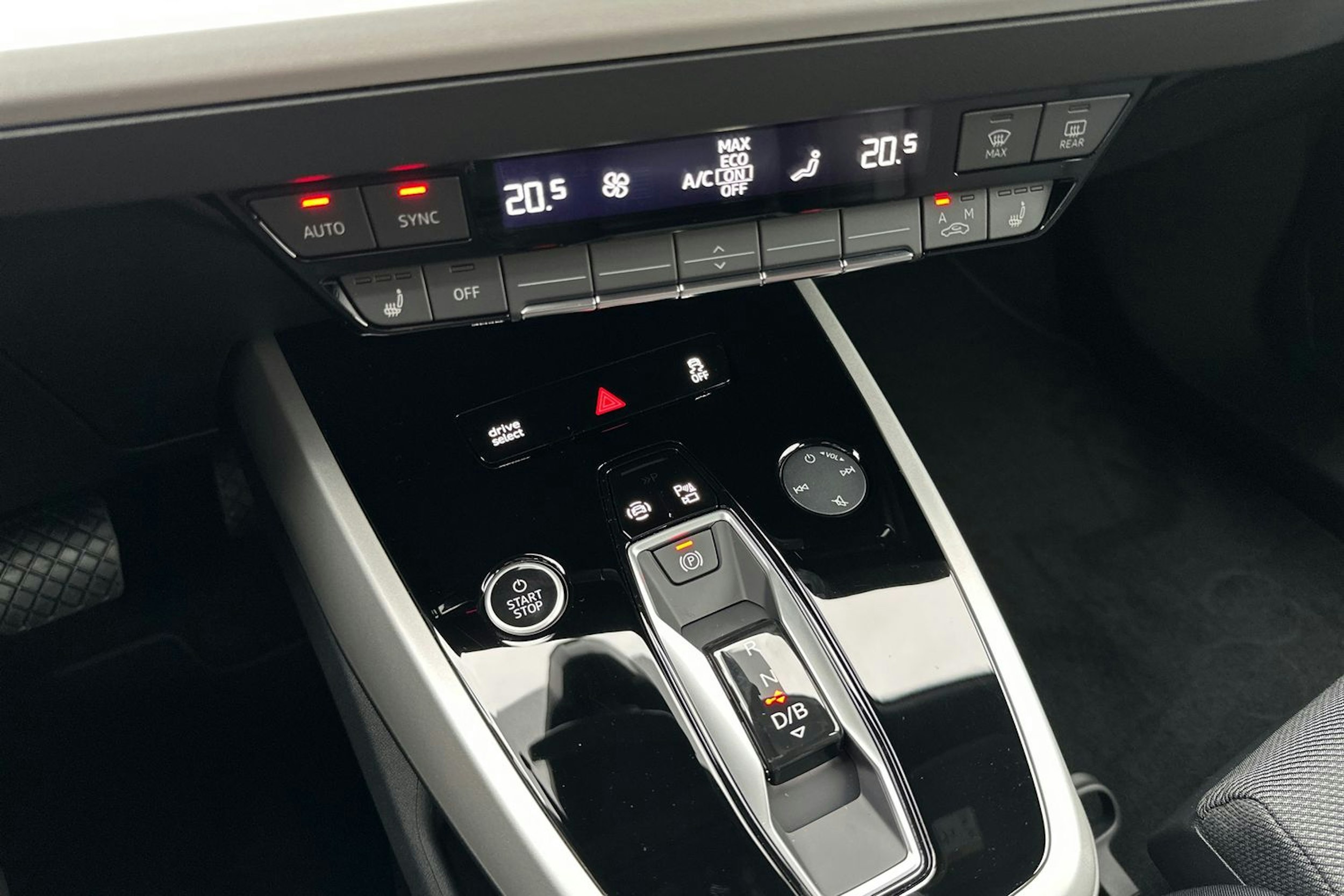 met. sininen Audi Q4 e-tron 2026 kuva 24.