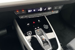 met. sininen Audi Q4 e-tron 2026 kuva 24.