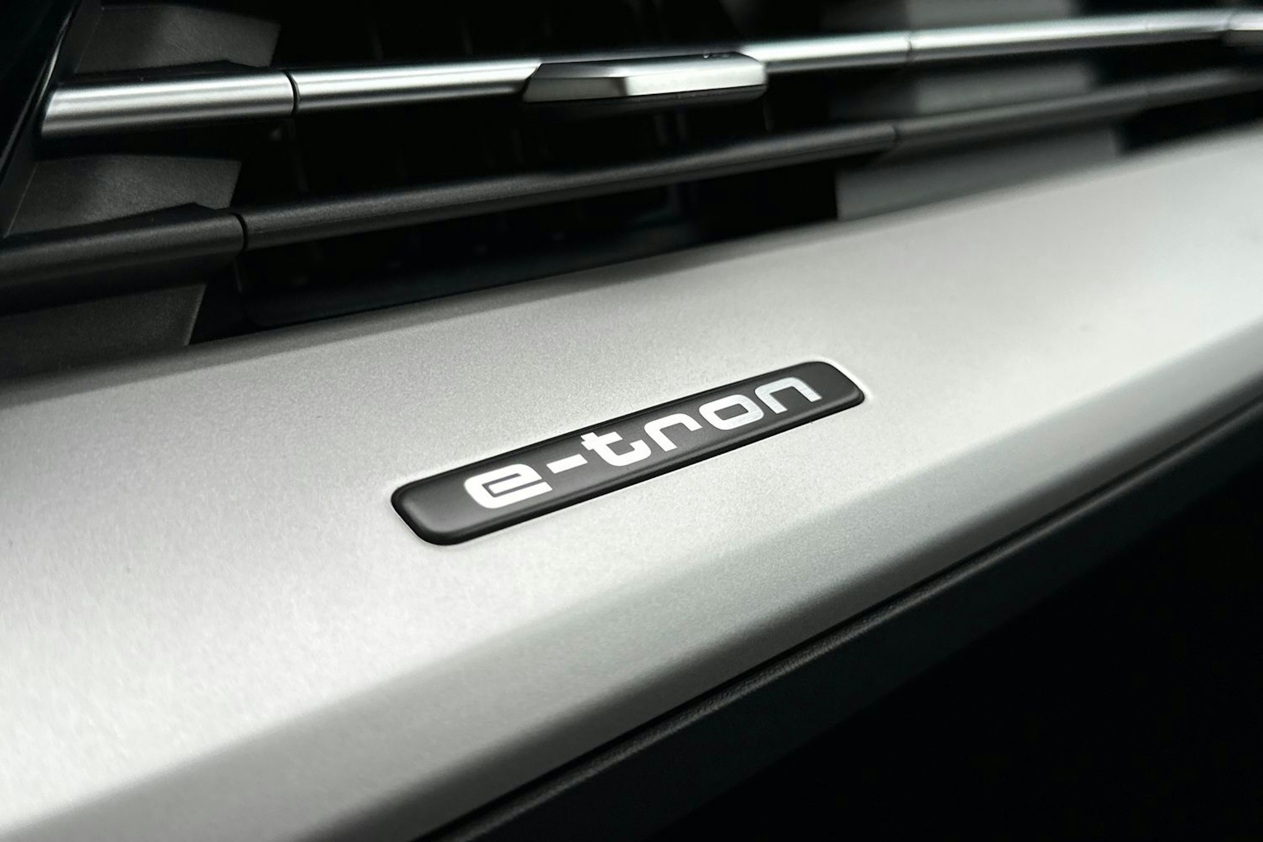 met. sininen Audi Q4 e-tron 2026 kuva 26.