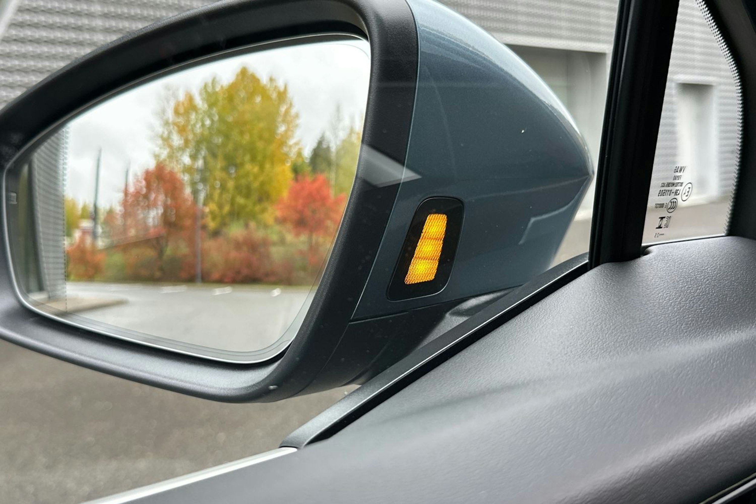 met. sininen Audi Q4 e-tron 2026 kuva 27.