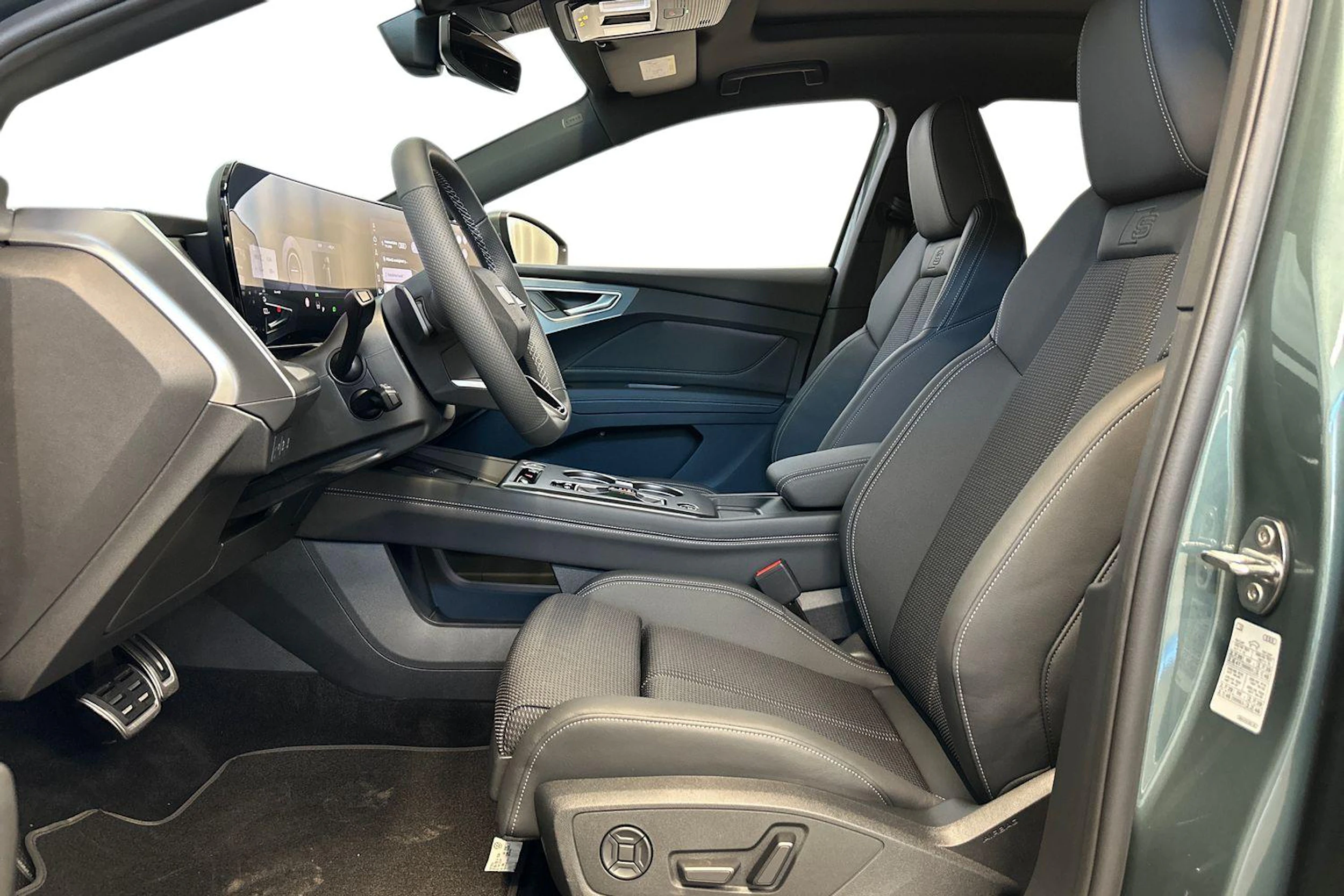 sage vihreä Audi Q4 e-tron 2026 kuva 7.