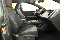 sage vihreä Audi Q4 e-tron 2026 kuva 11.