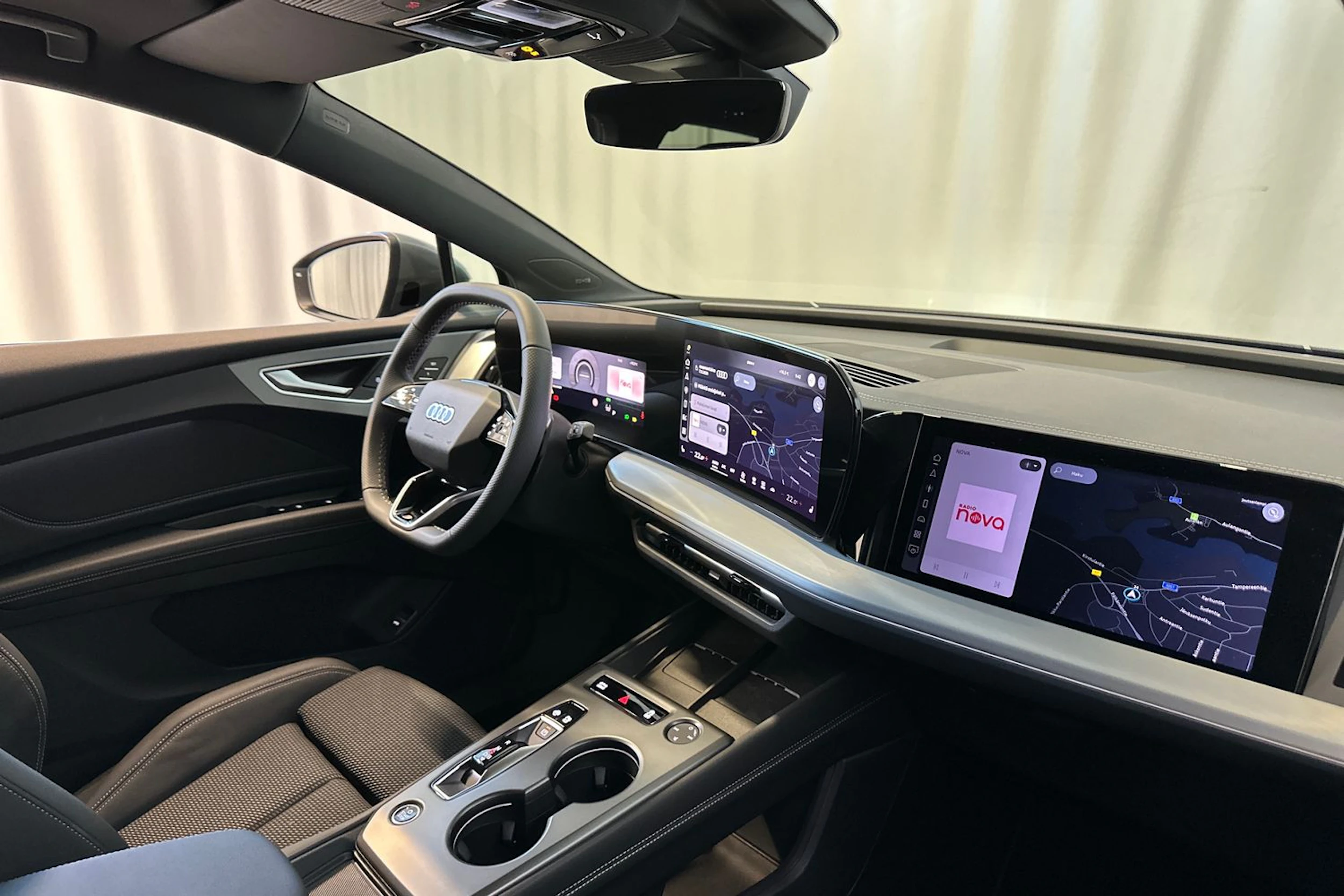 sage vihreä Audi Q4 e-tron 2026 kuva 12.