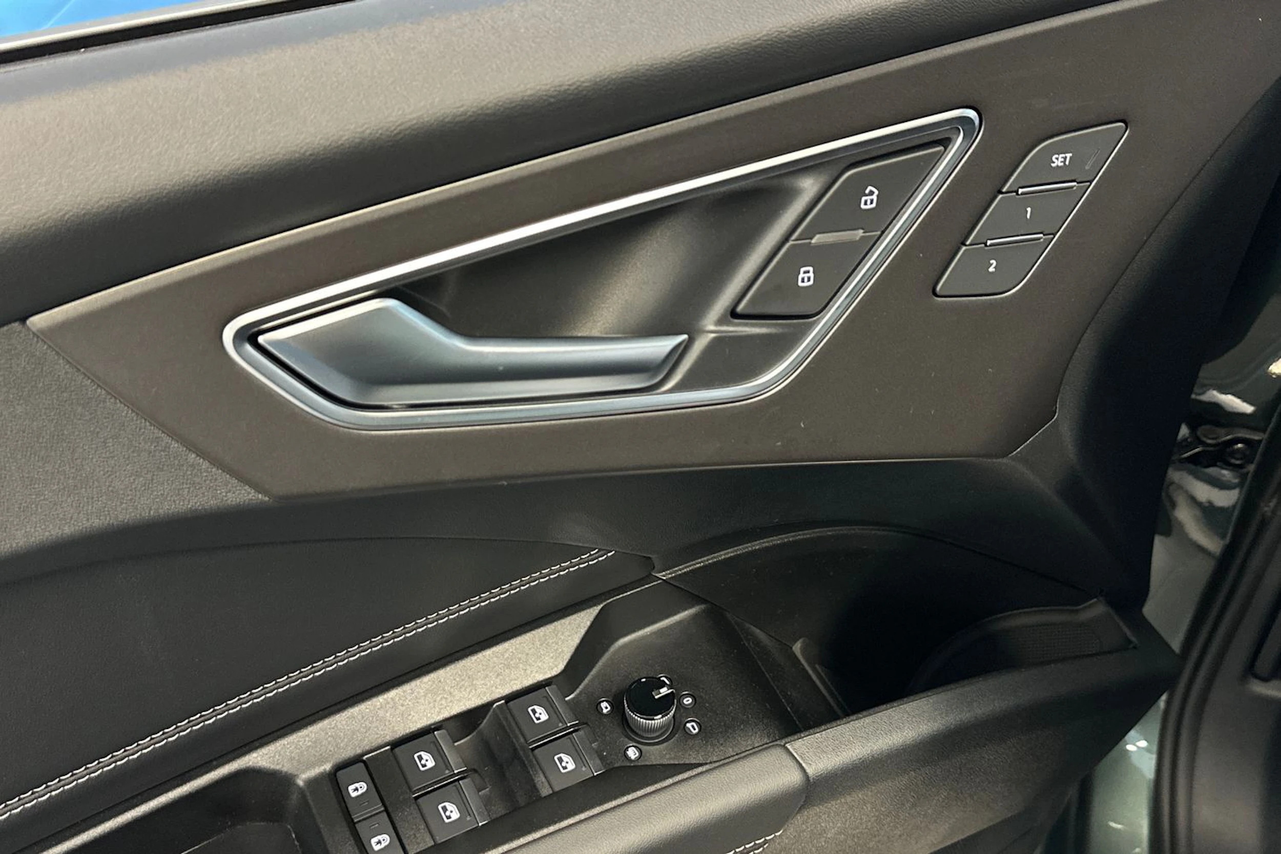 sage vihreä Audi Q4 e-tron 2026 kuva 16.