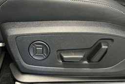 sage vihreä Audi Q4 e-tron 2026 kuva 17.