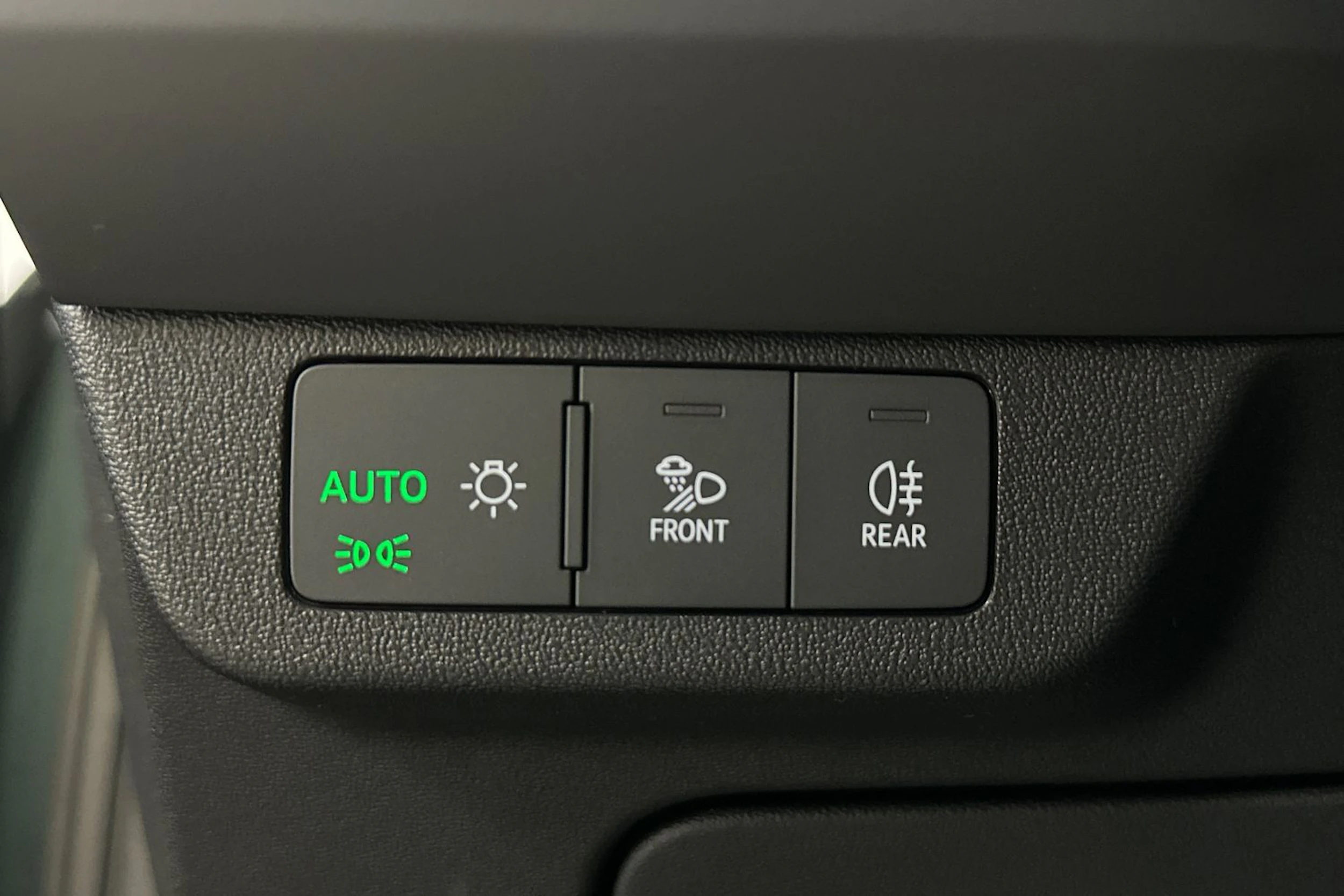 sage vihreä Audi Q4 e-tron 2026 kuva 18.