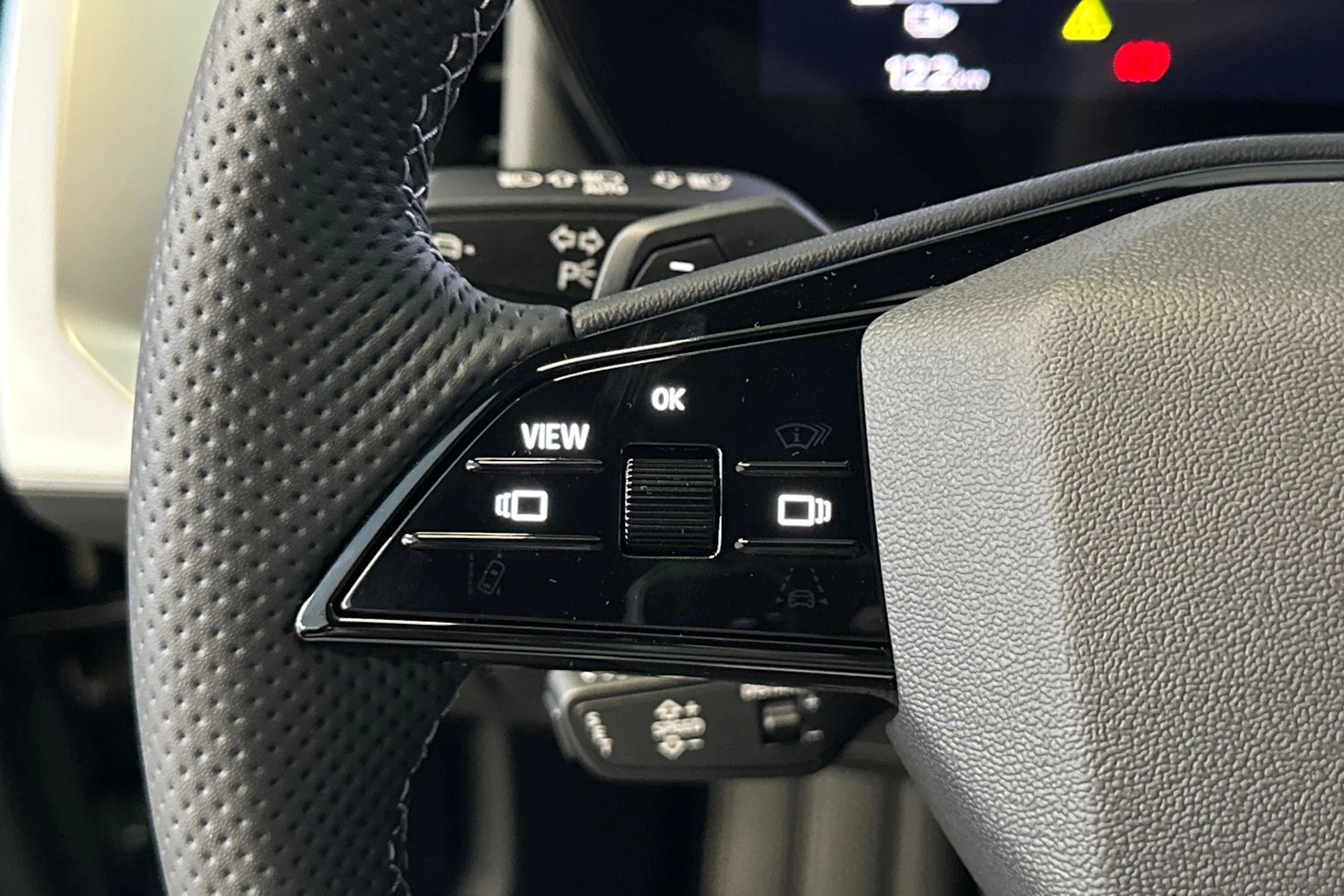 sage vihreä Audi Q4 e-tron 2026 kuva 19.
