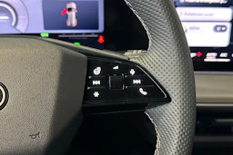 sage vihreä Audi Q4 e-tron 2026 kuva 20.