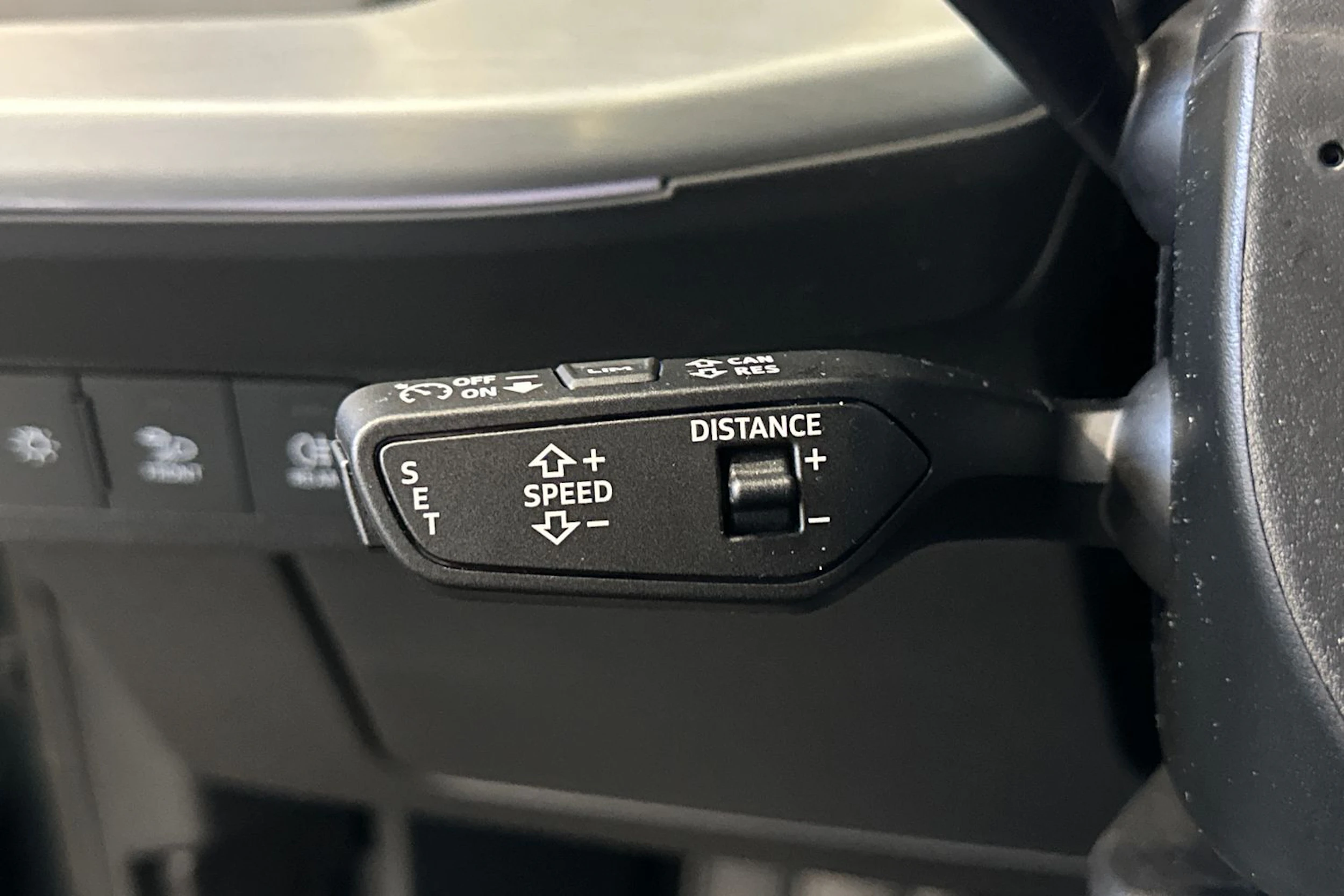 sage vihreä Audi Q4 e-tron 2026 kuva 21.