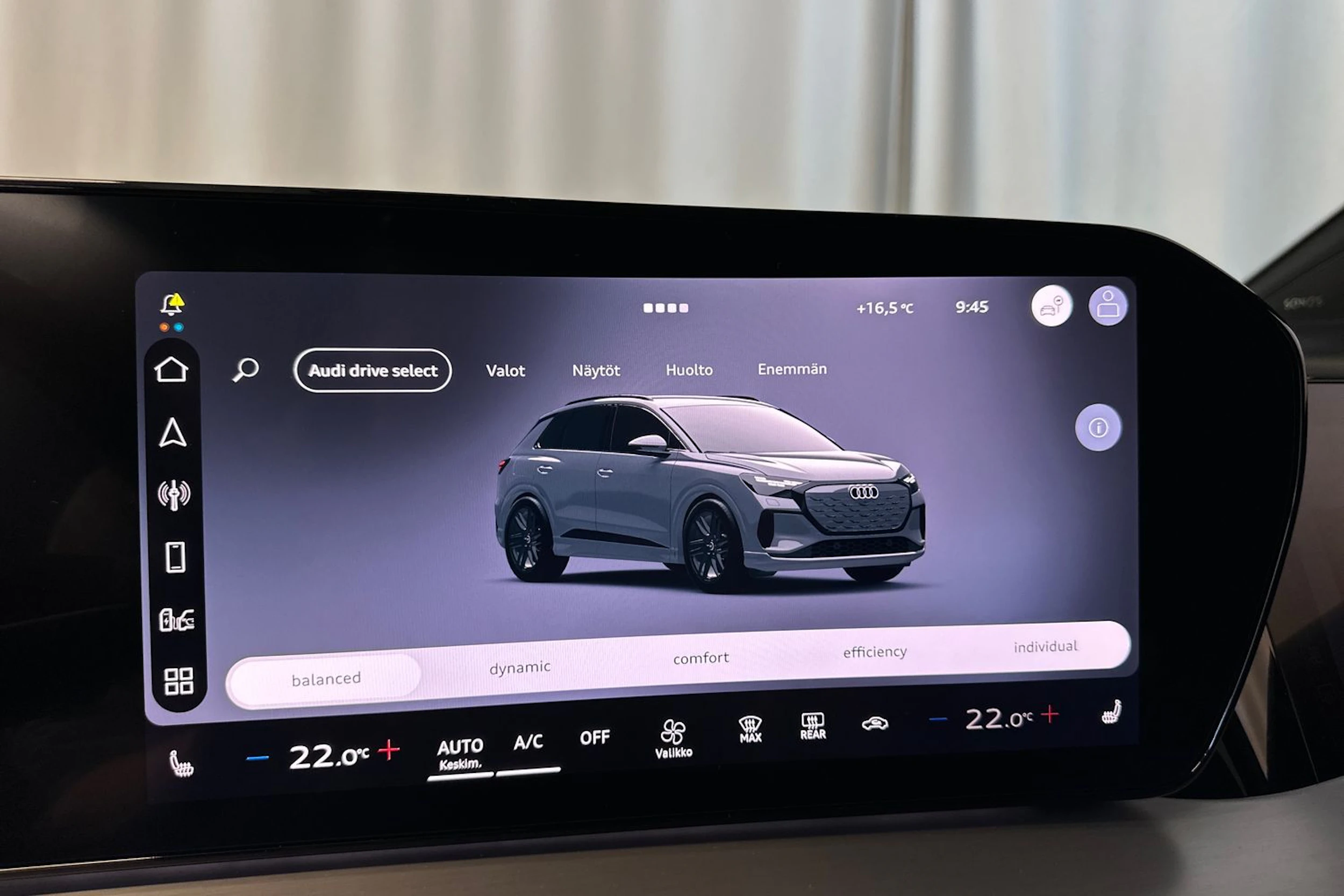 sage vihreä Audi Q4 e-tron 2026 kuva 23.