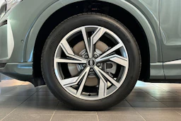 sage vihreä Audi Q4 e-tron 2026 kuva 29.