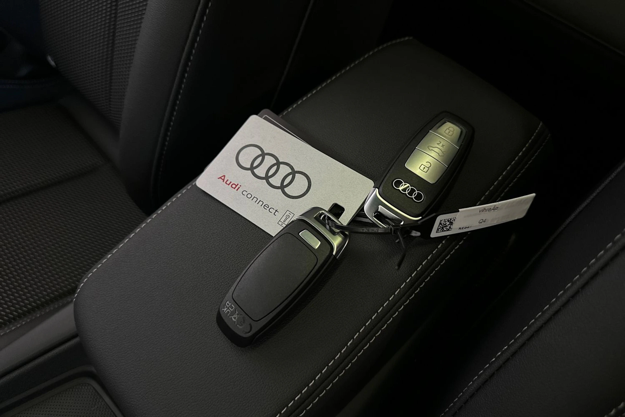 sage vihreä Audi Q4 e-tron 2026 kuva 30.