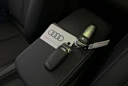 sage vihreä Audi Q4 e-tron 2026 kuva 30.