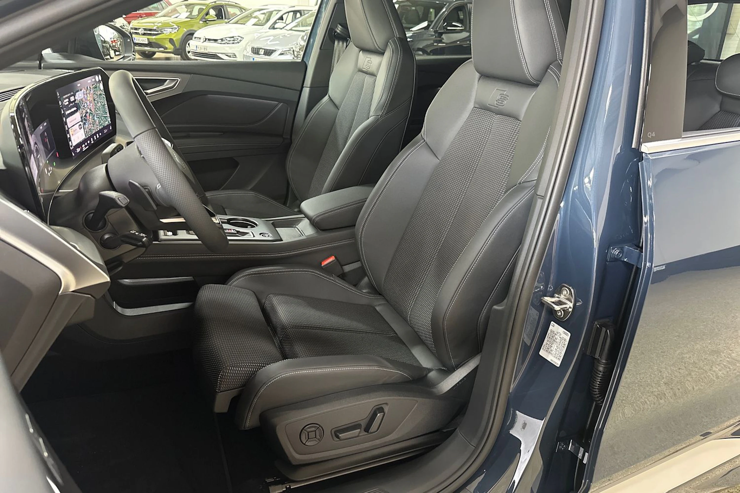 met. sininen Audi Q4 e-tron 2026 kuva 11.
