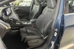 met. sininen Audi Q4 e-tron 2026 kuva 11.