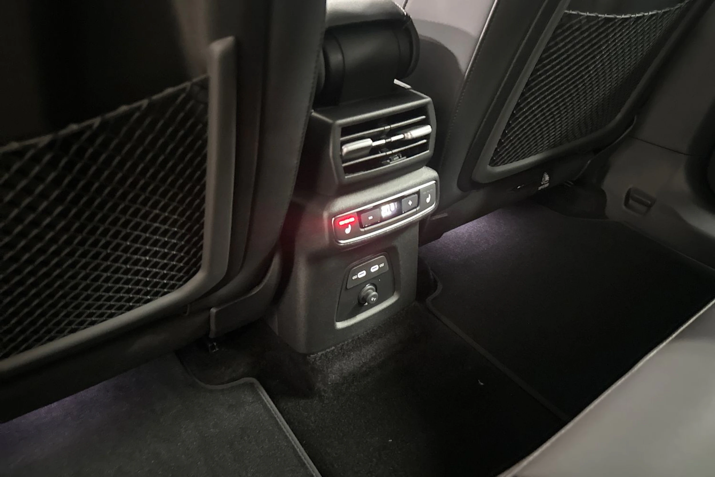 met. sininen Audi Q4 e-tron 2026 kuva 12.