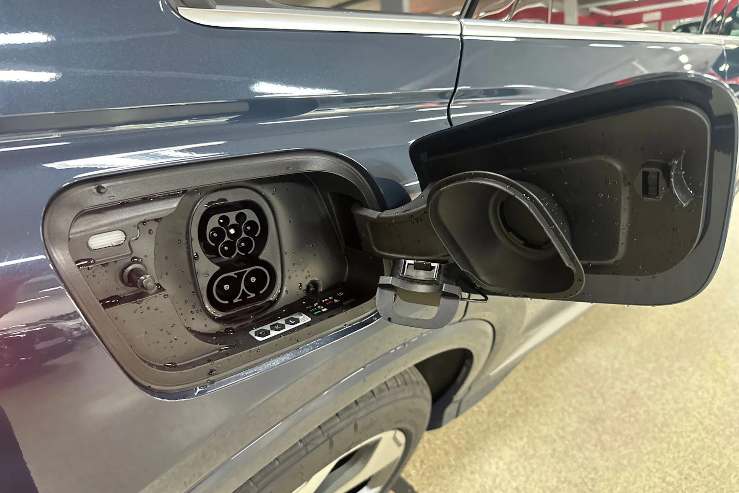 met. sininen Audi Q4 e-tron 2026 kuva 13.