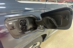 met. sininen Audi Q4 e-tron 2026 kuva 13.