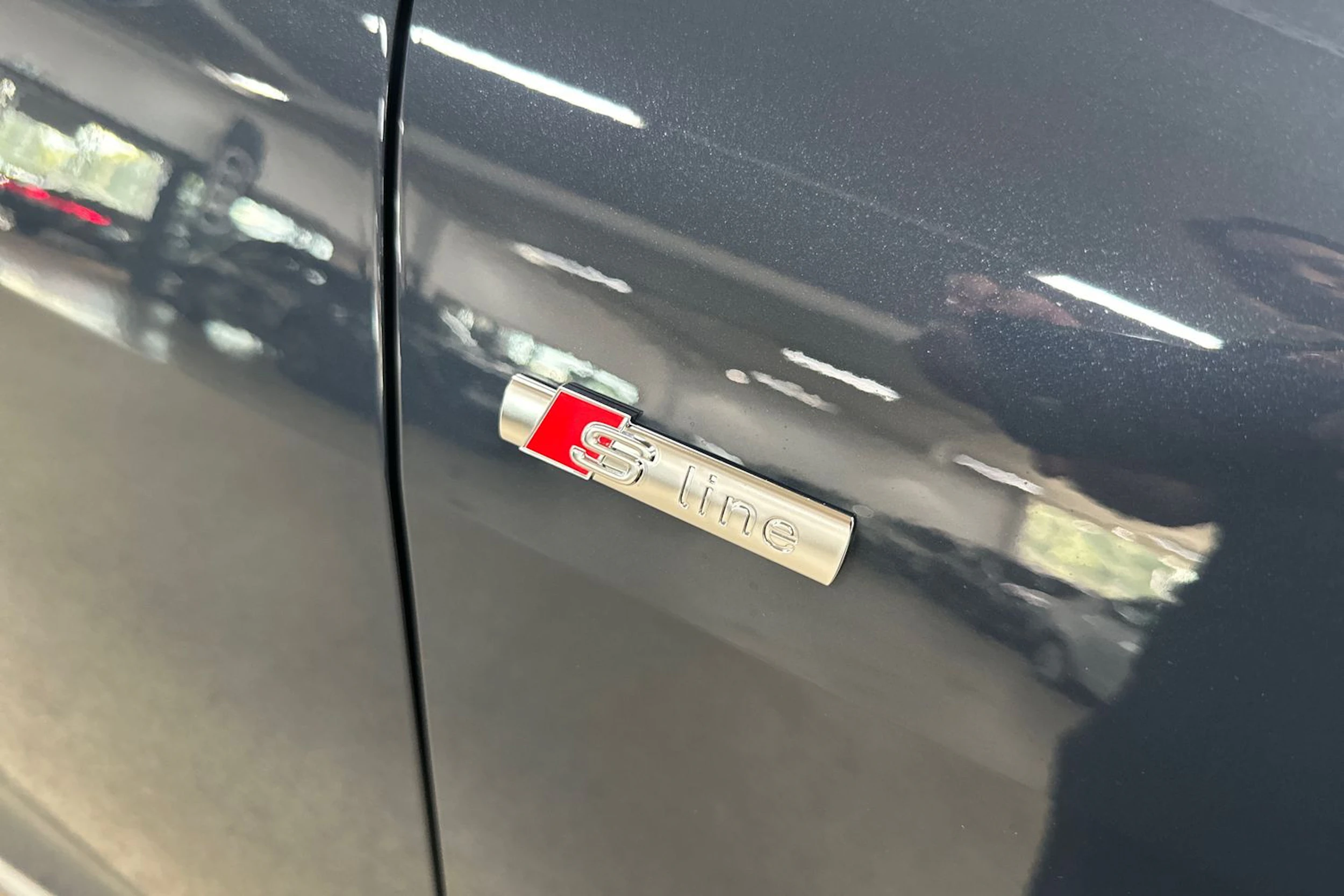 met. sininen Audi Q4 e-tron 2026 kuva 15.
