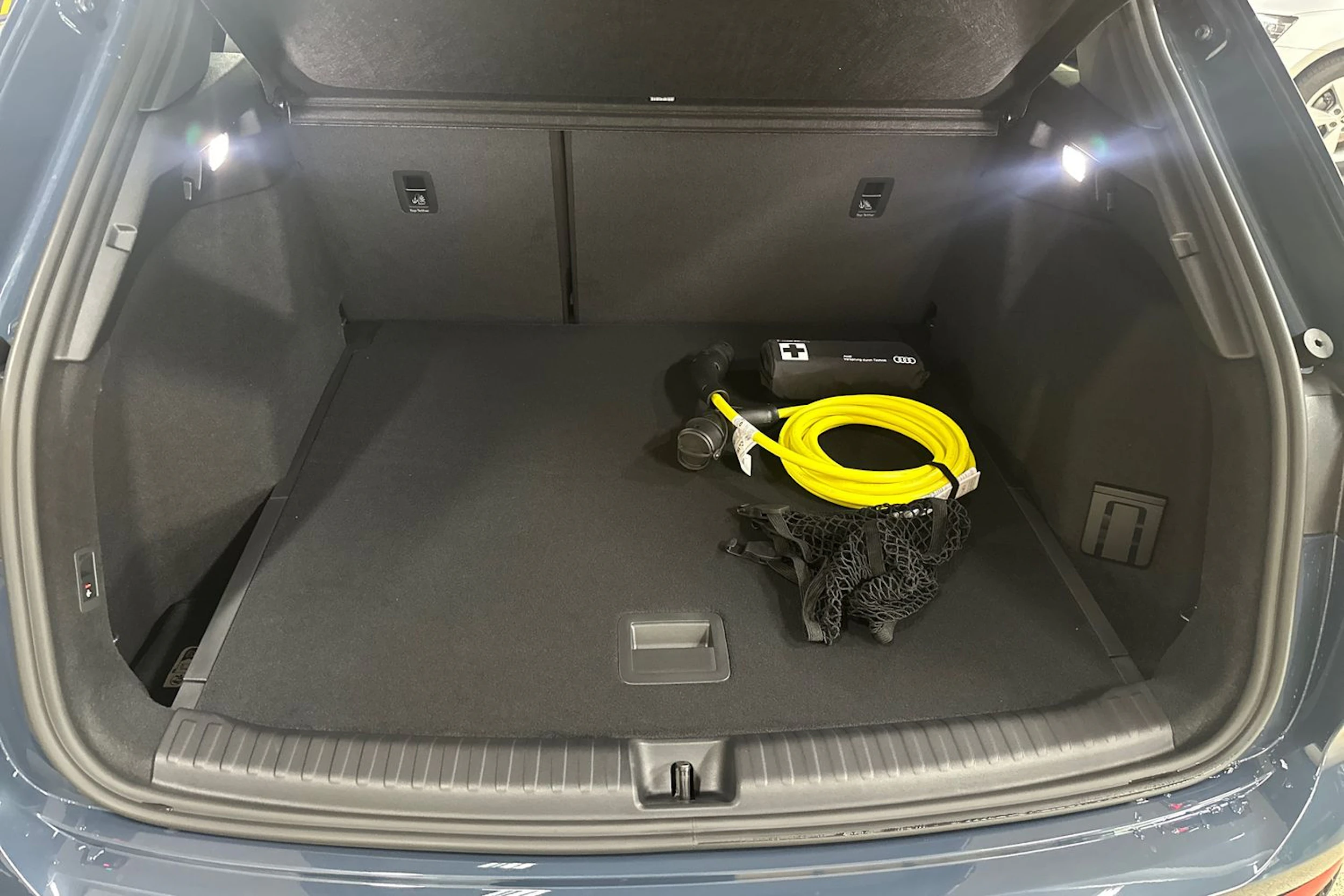 met. sininen Audi Q4 e-tron 2026 kuva 16.