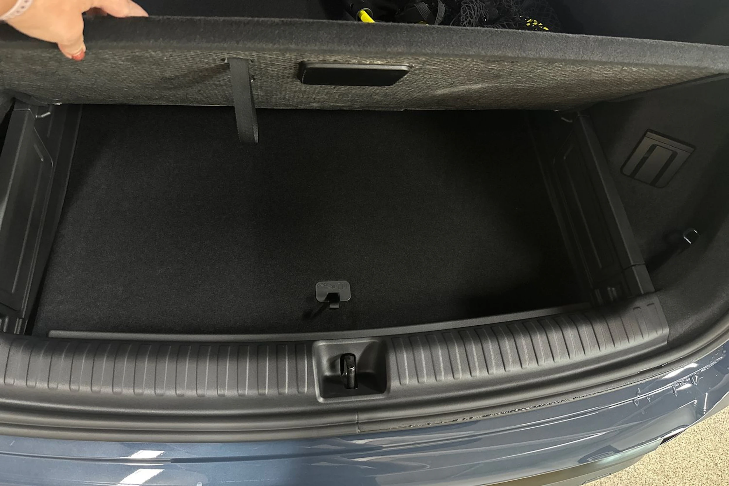 met. sininen Audi Q4 e-tron 2026 kuva 17.