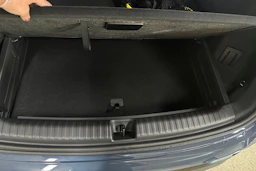 met. sininen Audi Q4 e-tron 2026 kuva 17.