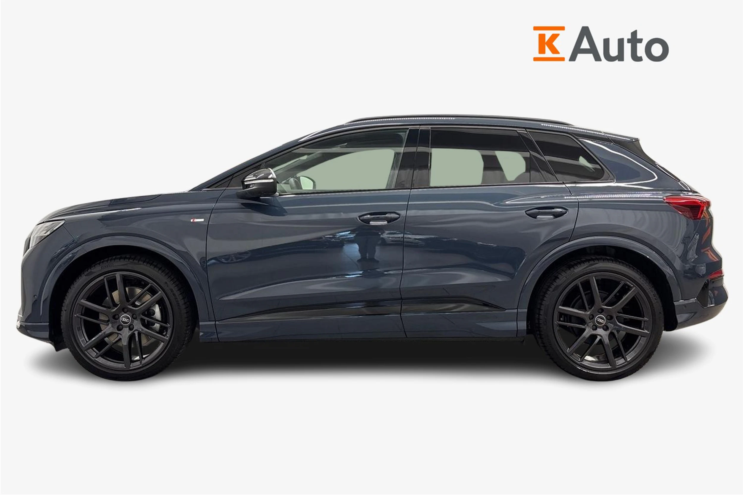 sininen Audi Q4 e-tron 2026 kuva 5.