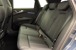 sininen Audi Q4 e-tron 2026 kuva 8.