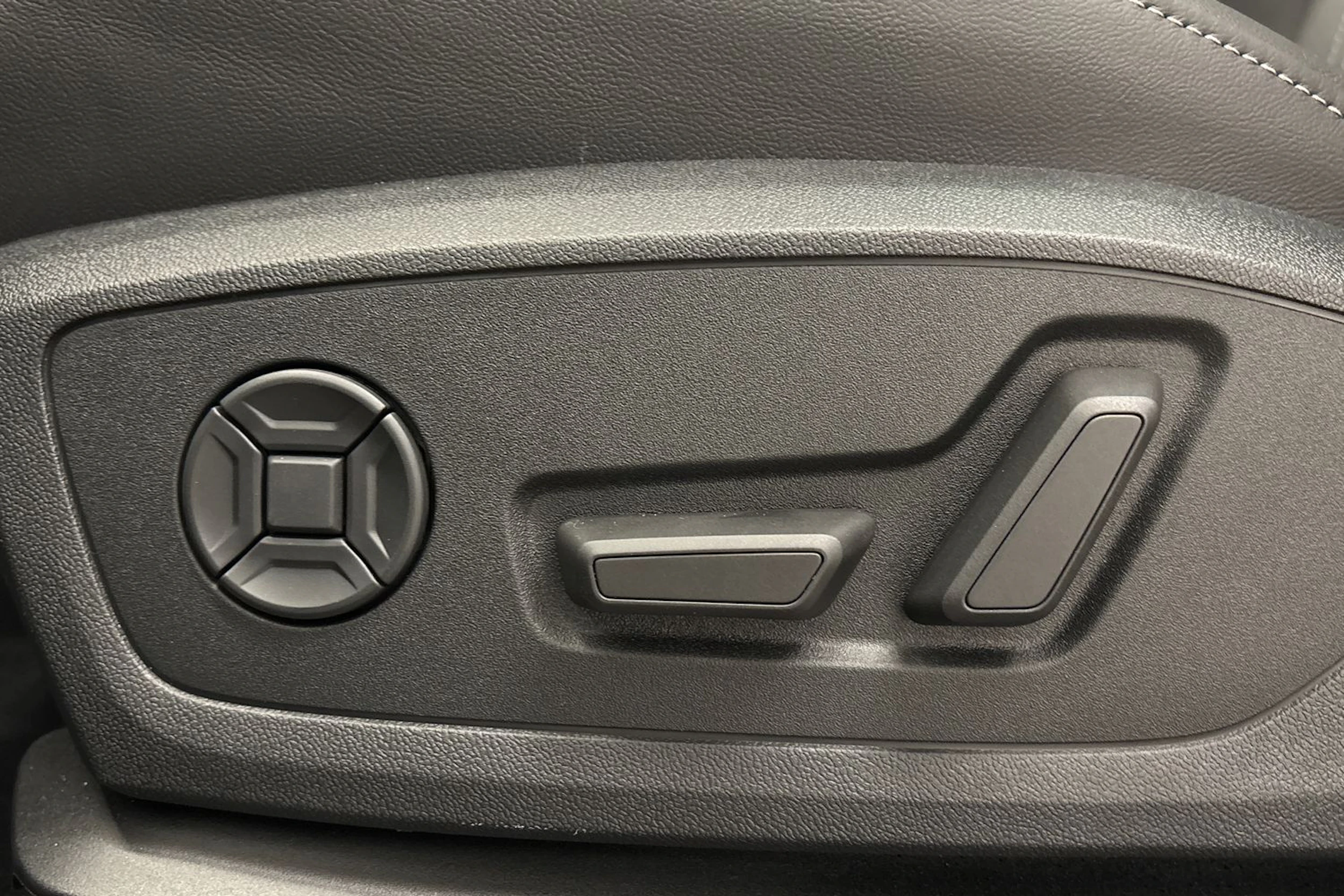 sininen Audi Q4 e-tron 2026 kuva 12.