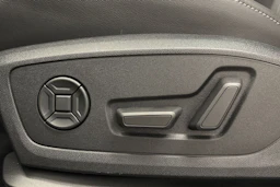 sininen Audi Q4 e-tron 2026 kuva 12.