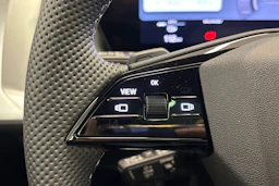 sininen Audi Q4 e-tron 2026 kuva 16.
