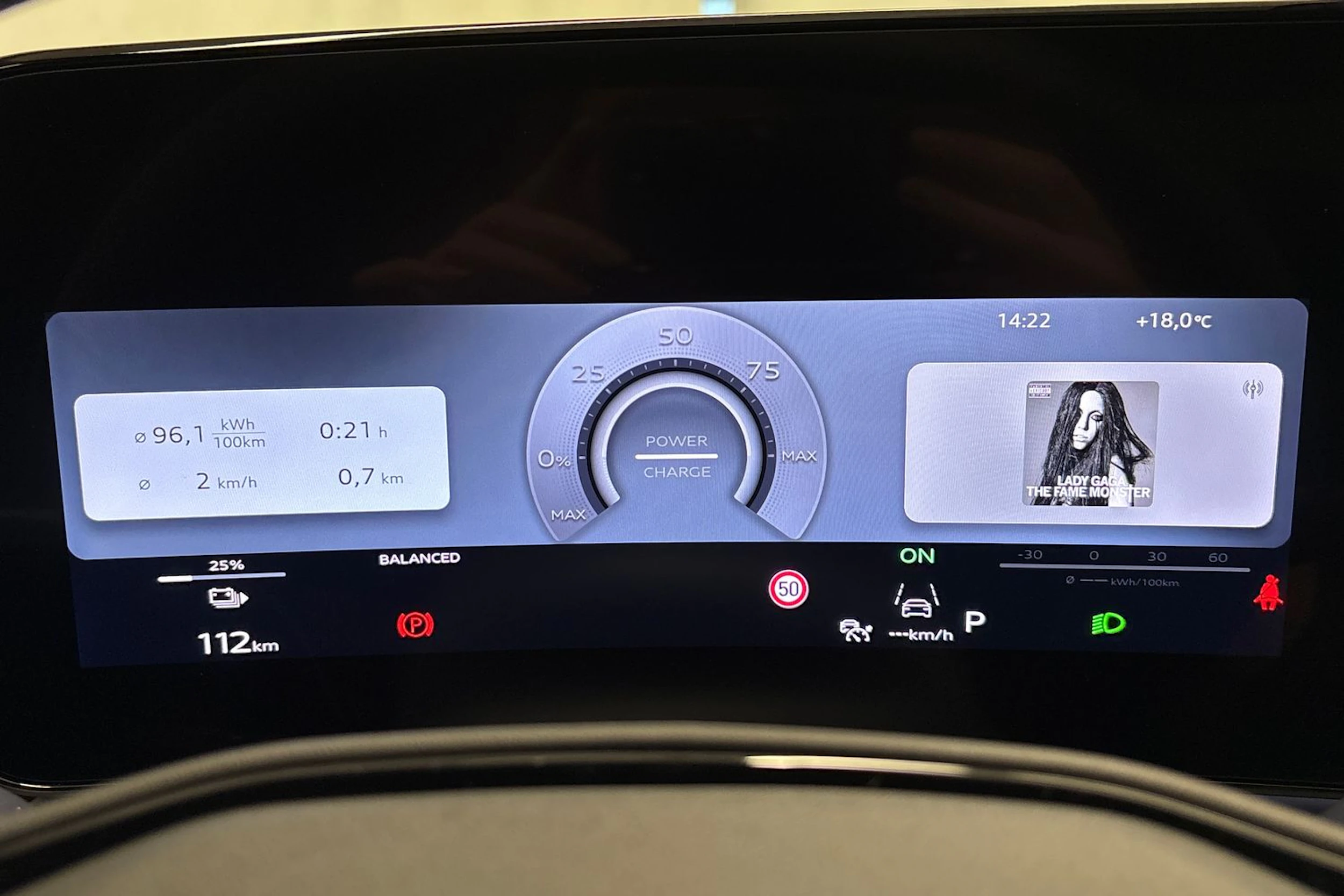 sininen Audi Q4 e-tron 2026 kuva 19.