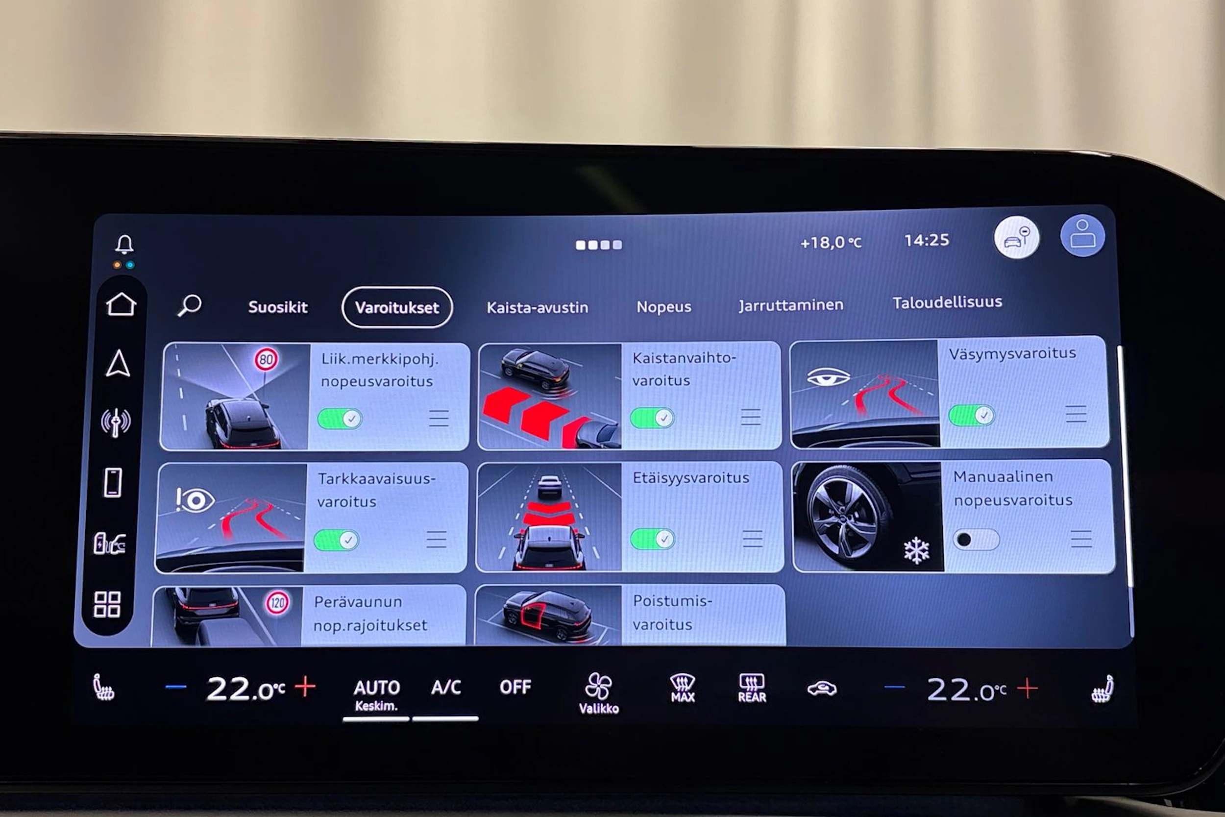 sininen Audi Q4 e-tron 2026 kuva 23.
