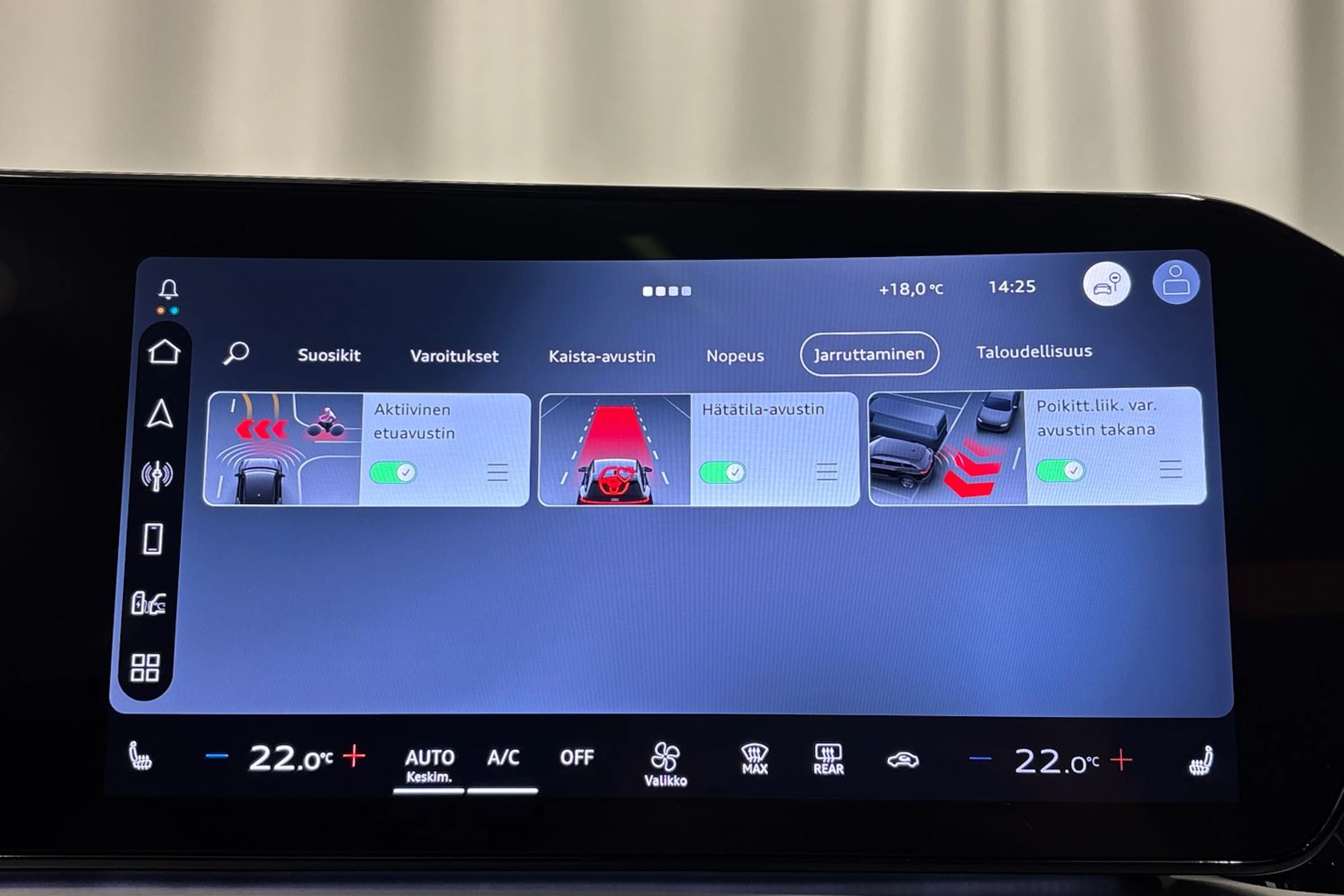 sininen Audi Q4 e-tron 2026 kuva 26.