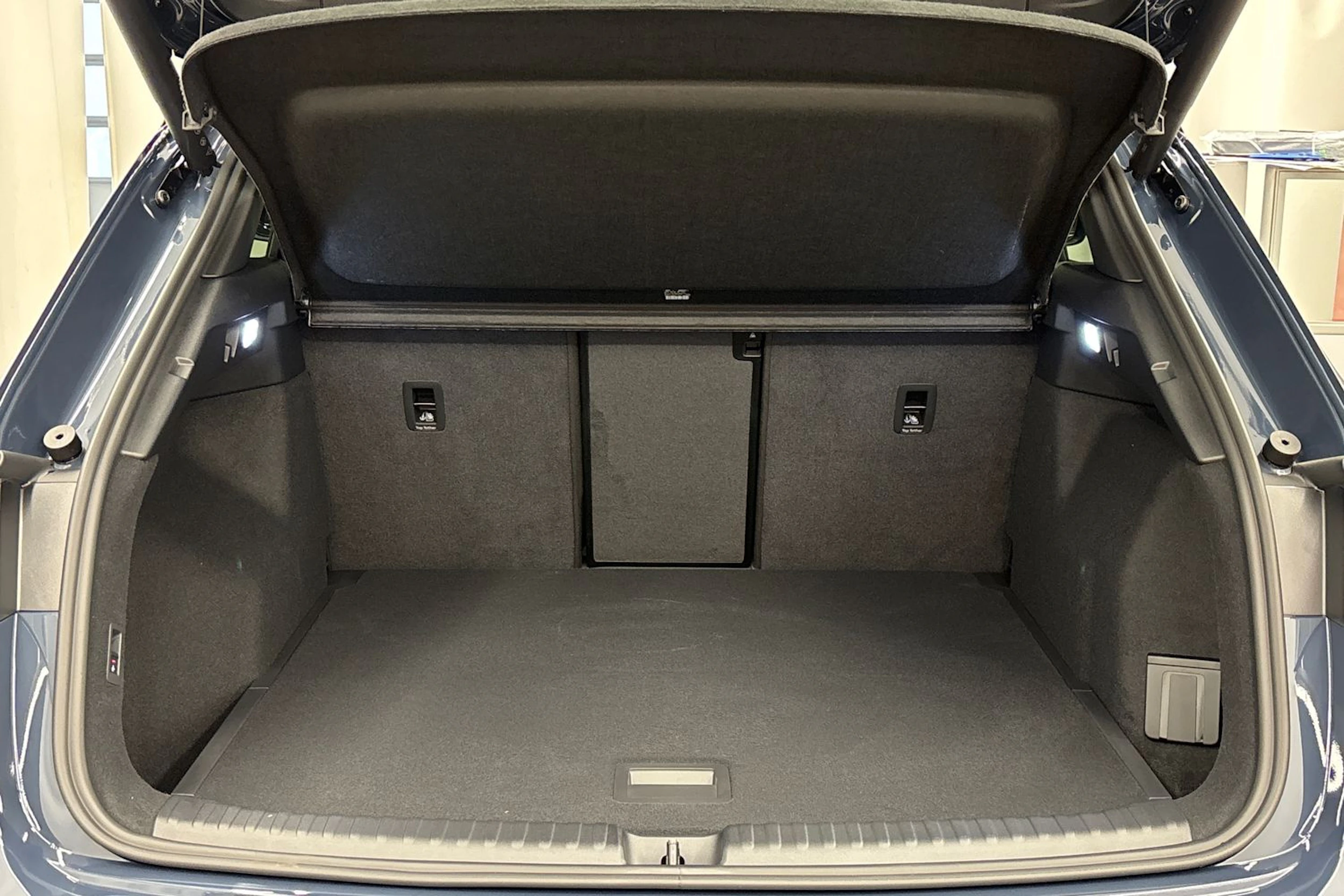 sininen Audi Q4 e-tron 2026 kuva 32.