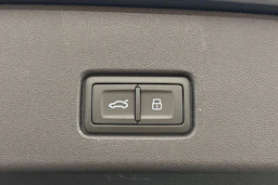 sininen Audi Q4 e-tron 2026 kuva 33.