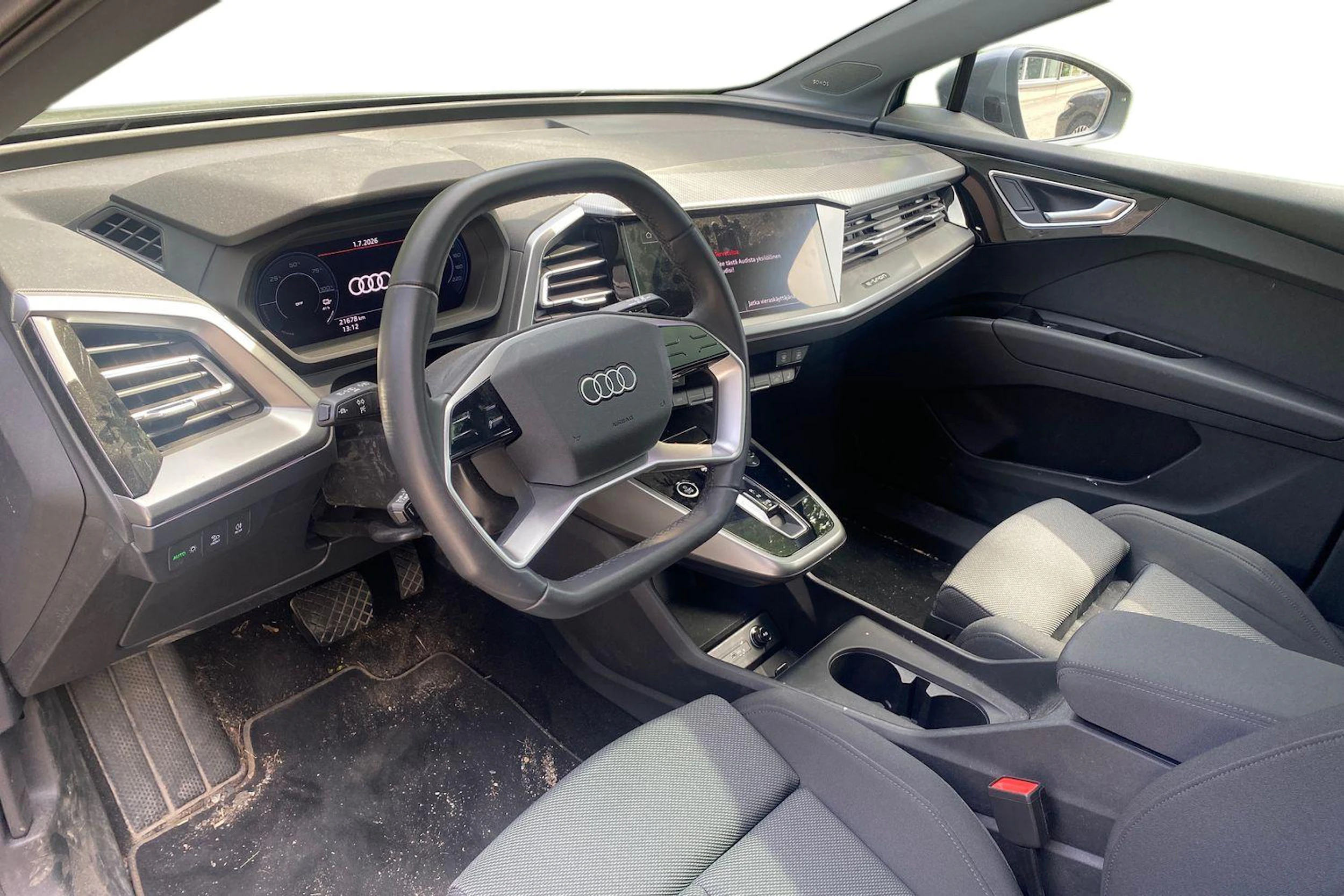 Harmaa Audi Q4 e-tron 2026 kuva 3.