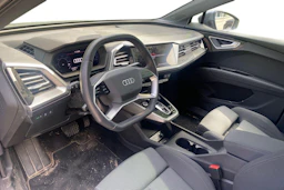 Harmaa Audi Q4 e-tron 2026 kuva 3.