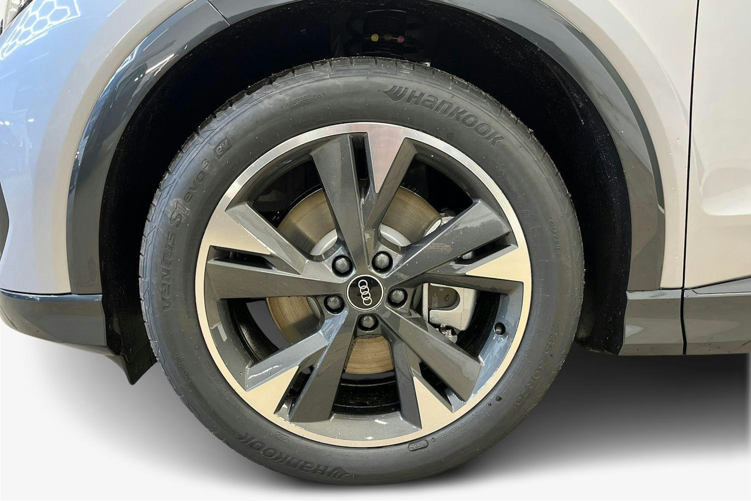 florett hopea Audi Q4 e-tron 2026 kuva 18.