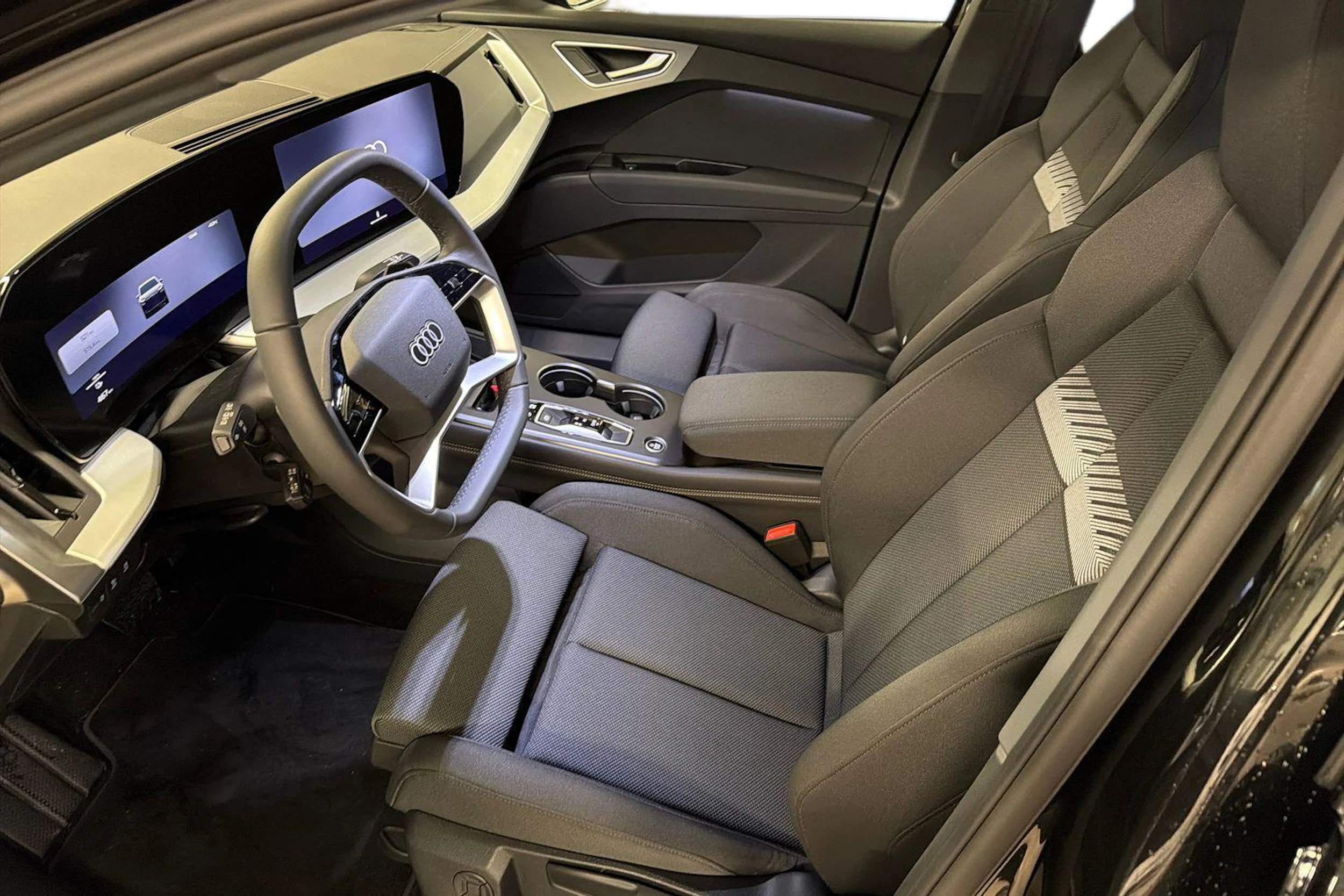 musta Audi Q4 e-tron 2026 kuva 6.