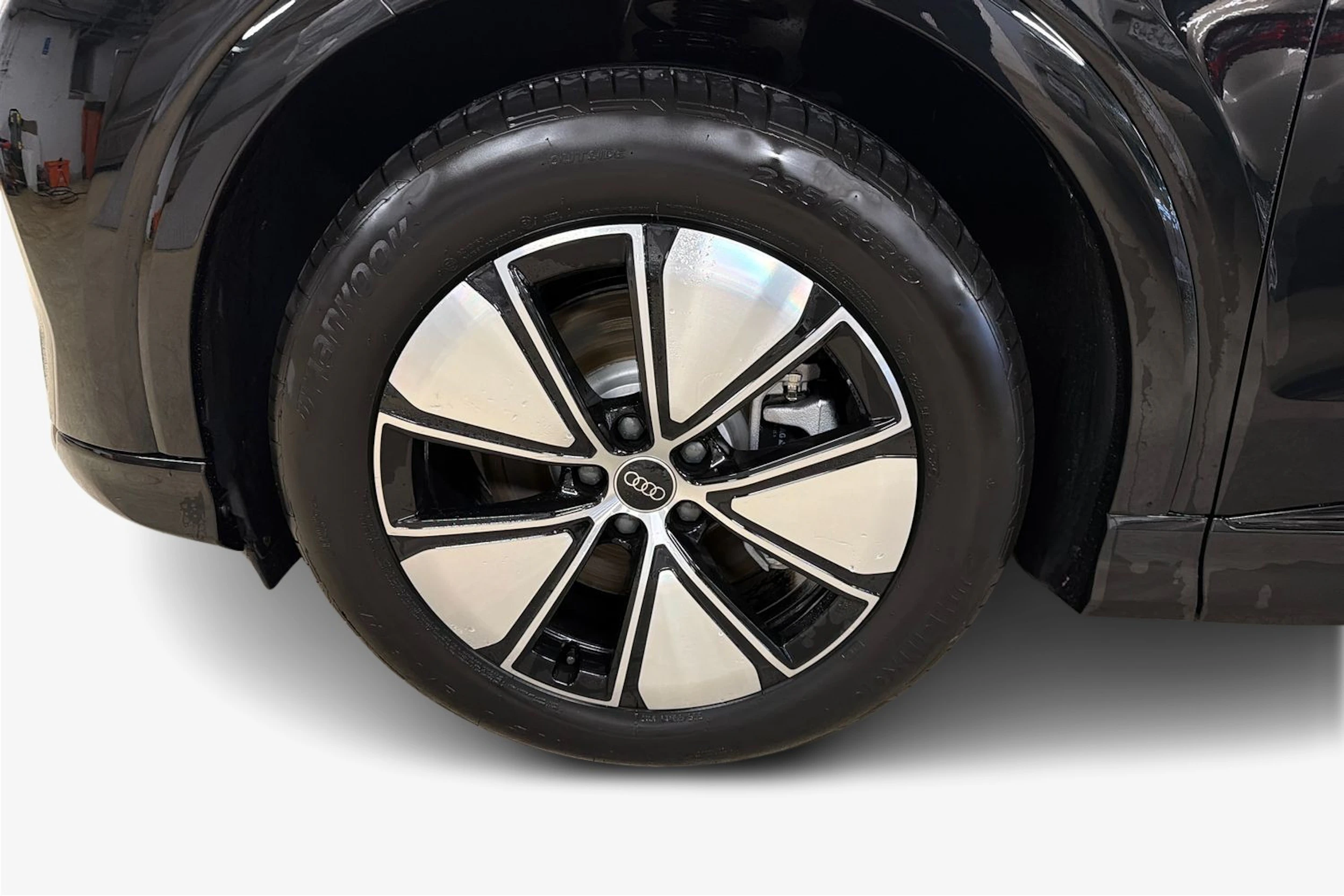 musta Audi Q4 e-tron 2026 kuva 9.