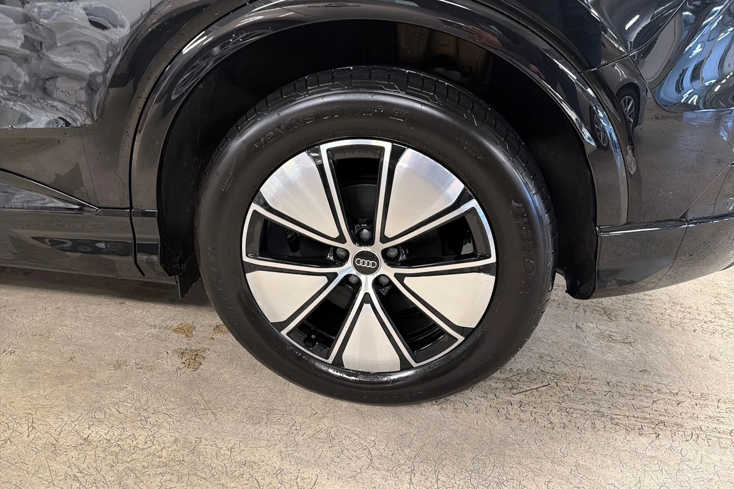 musta Audi Q4 e-tron 2026 kuva 10.