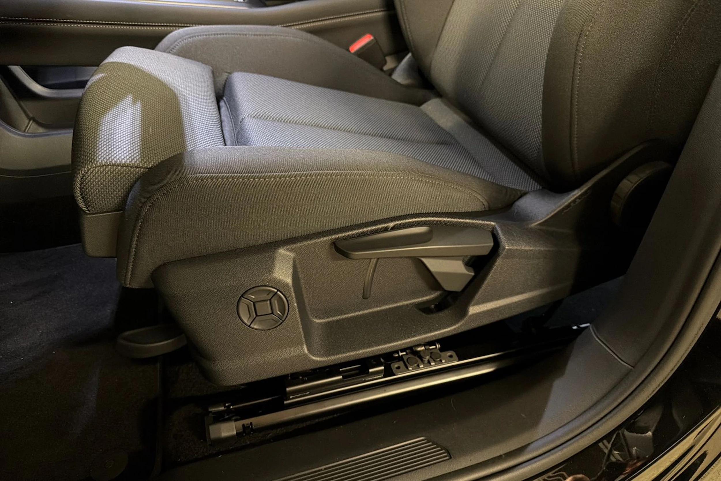 musta Audi Q4 e-tron 2026 kuva 12.