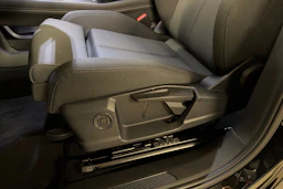 musta Audi Q4 e-tron 2026 kuva 12.