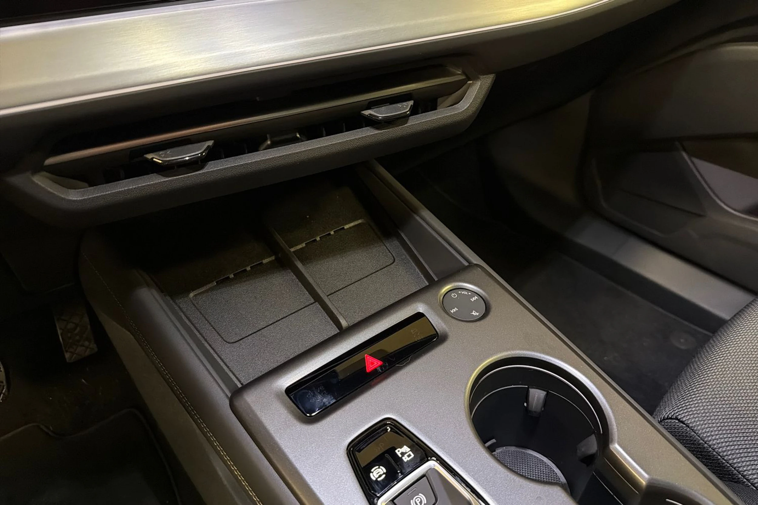 musta Audi Q4 e-tron 2026 kuva 14.